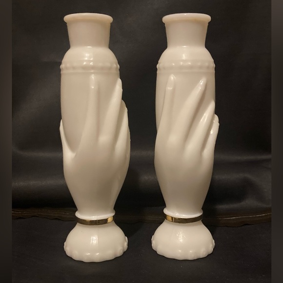 Vintage 1960’s Avon Milk glass bud vase - Picture 1 of 1